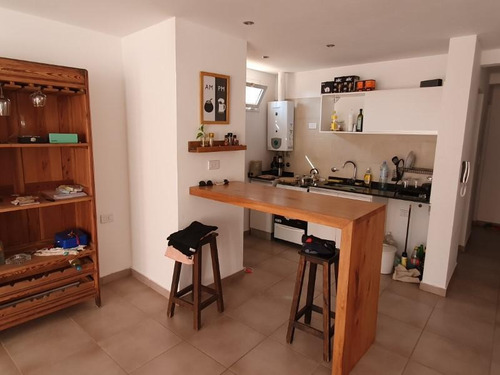 Imagen 5 de 12 de Piaggio Y Maipu, Departamento De Un Dormitorio, Con Patio - En Pleno Centro !