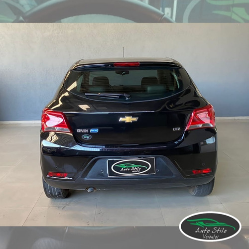 Imagem 8 de 10 de Chevrolet Onix Ltz