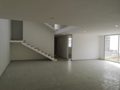 Residencia De Autor En Real De Juriquilla, Terreno 412 M2, Doble Altura, Ctoserv