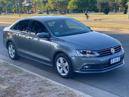 Imagen 2 de 7 de Volkswagen Vento 2017 1.4 Highline 150cv