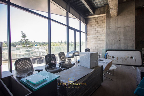 Oficina De Lujo En Colinas De San Javier En Venta