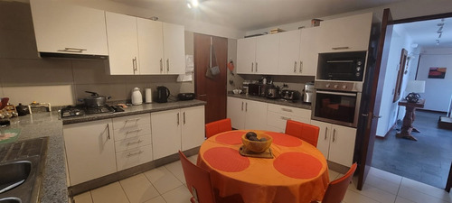 Casa En Venta De 6 Dorm. Colegio Dunalastair Peñalolen