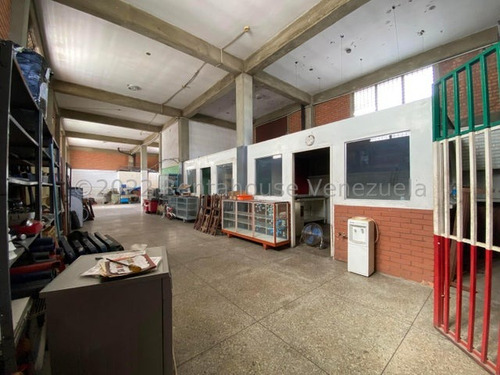 Local En Venta Con Gran Potencial Espacioso Al Centro-oeste De Barquisimeto Kenlimar Nieto 23-4580
