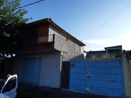 San Justo: Casa  C/ Galpón, 1 Piso  Dpto 3 Amb. C/patio Y Quincho, Pta. Baja Con Galpon Y Local