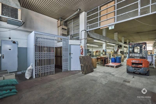 Edificio En Tres Plantas Ideal Industria