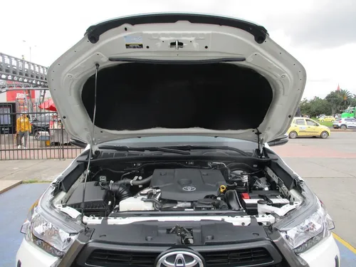 Toyota Hilux 4x4 2400cc At Aa