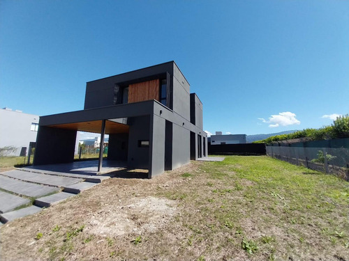 Espectacular Casa En Venta En Alto Verde 3, Yerba Buena
