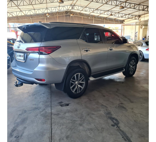 Toyota Hilux SW4 2.8 SRX 4X4 7 LUGARES 16V TURBO INTERCOOLER DIESEL 4P AUTOMÁTICO
