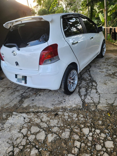 Toyota Vitz 2011 V4