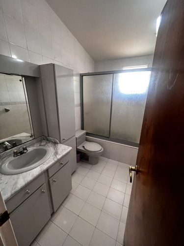 Imagen 13 de 18 de Casa En Macaracuay 600mt2 Caracas Calle Cerrada.