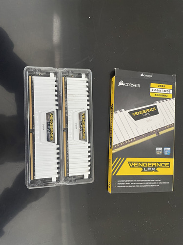 Memoria Ram Ddr4 32gb 2x16gb 3000mhz Corsair Vengeance (Usado)