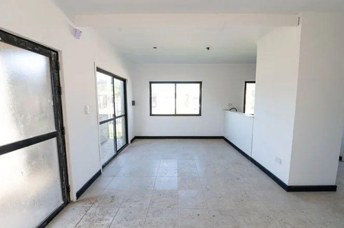 Departamento En Venta - 2 Dormitorios 1 Baño - Cochera - 95mts2 - Venado Tuerto, Santa Fe