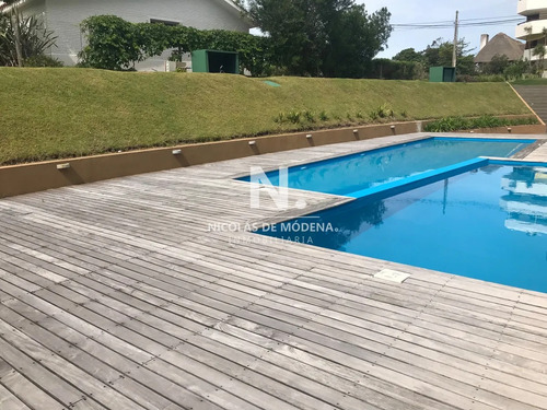 Frente Al Mar Apartamento En Venta De 2 Dormitorios En Mansa Con Parrillero Propio