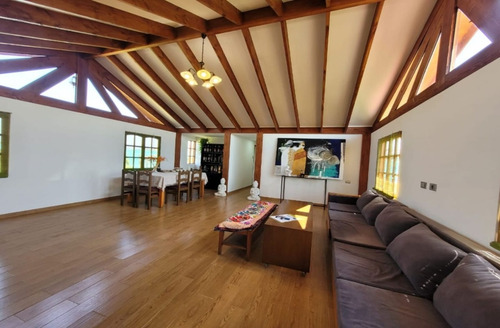 Dos Casas En Terreno De 5000m2 Chicureo