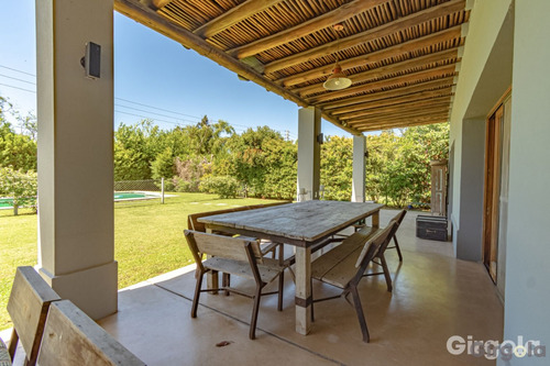 Venta Casa 4 Ambientes En Pilar Con Pileta