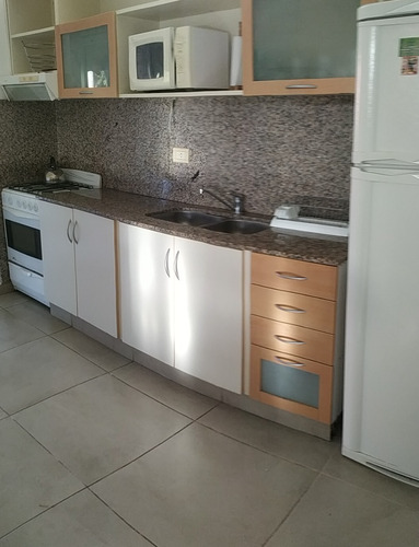 Imagen 9 de 14 de Cabaña Sobre El Lago Para 4-5-6 Pasajeros. Pileta Climatizada Y Fría Con Solar Húmedo