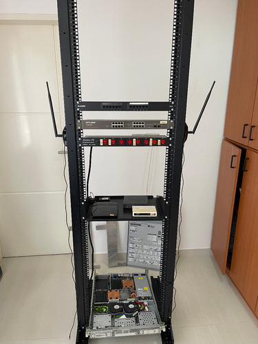 Rack De Piso Para Redes Y Servidor Sunfire Completo