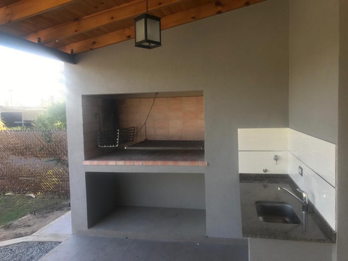 Imagen 6 de 11 de Venta, Quinta, 3 Ambientes, Quincho, Parrilla, Pileta, Jardín, Saladillo.