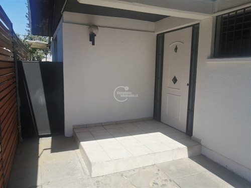 Casa En Arriendo De 3 Dorm. Mas Servicios En Las Condes
