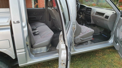 Imagen 15 de 23 de Isuzu Pick-up 2003 2.8 Turbo Ls D/c 4x2