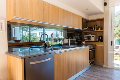 Venta De Casa 5 Dormitorios En Pinar Del Faro José Ignacio Con Gran Jardin Parquizado (pfi7)
