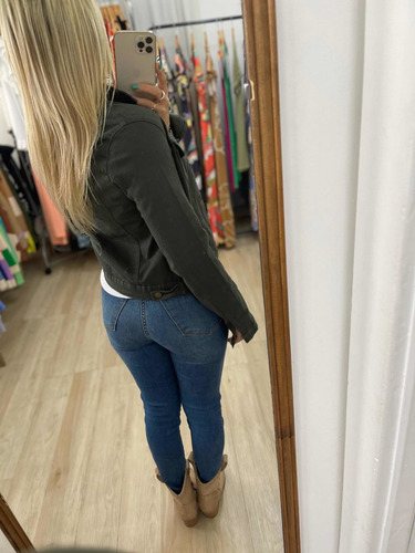 Imagen 10 de 10 de Campera De Jean Blanca Negra Rosa Verde Mujer The Big Shop