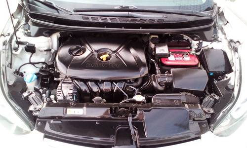 Imagen 8 de 15 de Hyundai Elantra 2015 1.8 Limited Tech At