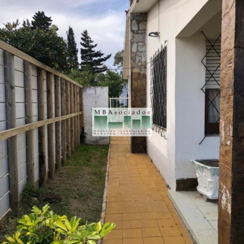 Imagen 3 de 8 de Casa Con Gran Potencial En Excelente Ubicación.-