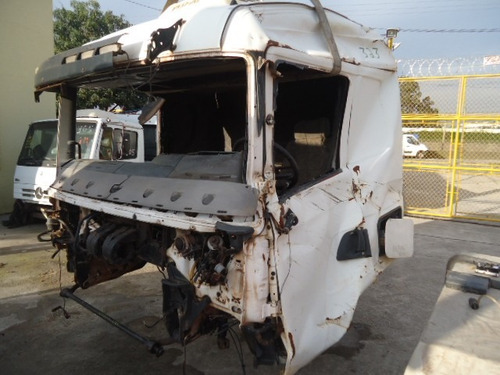 Cabine Scania R 124, Cor Branca, Tombou Lado Esquerdo