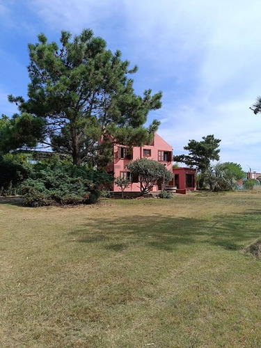 Sólida Casa En Balneario Buenos Aires Con Vista Al Mar