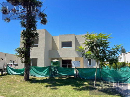 Imagen 3 de 16 de Casa En Venta - Barrio Santa Guadalupe