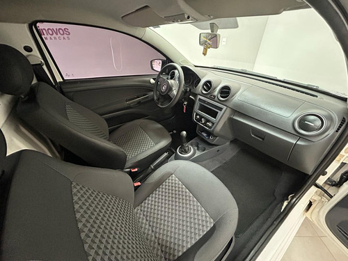 Volkswagen Saveiro 1.6 Cab. Simples Total Flex 2p