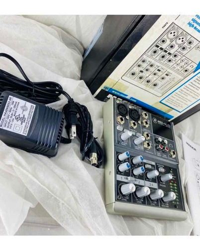 Mixer Analógico De 4 Canais Mackie - 402 Vlz3 Mostruário
