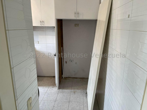 Imagen 6 de 16 de Apatamento En Venta En El Bosque 22-19628 Sj 0414 2718174