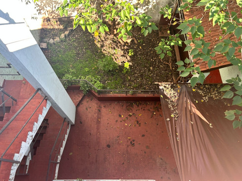 Casa En Alquiler En Excelente Zona De 5amb Con Dependencia Y Escritorio En Villa Devoto