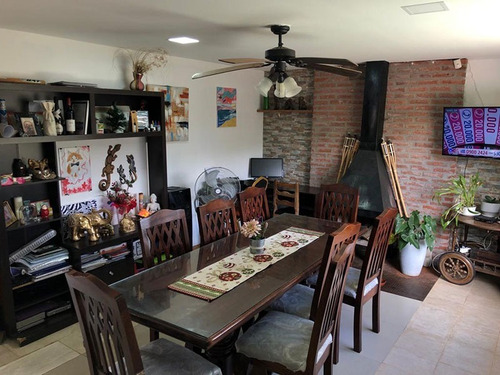 Imagen 4 de 25 de Casa De 2 Pisos + Piscina Climatizada + Apto + Monoambiente En Balneario Argentino