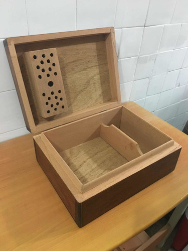 Imagen 5 de 6 de Humidor De Cedro Para Conservar Tabacos Puros Habanos
