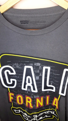Remera California Levis