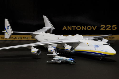 Avion Antonov An-225 Mriya Ur-82060 Gemini Jets 1:200 Cargo (Usado)