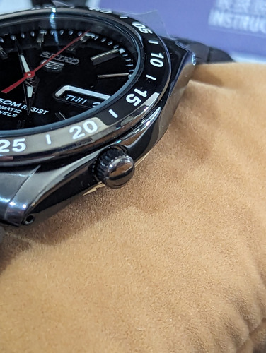 Seiko SNKE03KC Reloj Automático 21 Rubis Color de la correa Negro Color del bisel Negro Color del fondo Negro