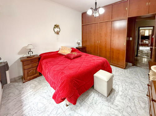 Venta Chalet 4 Ambientes, 3 Dormitorios, Garage, Quincho, Parque, Barrio La Florida