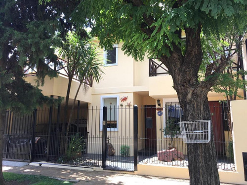Impecable Casa Con Jardín Y Pileta