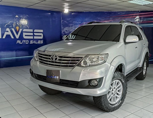 Imagen 2 de 11 de Toyota Fortuner 2014