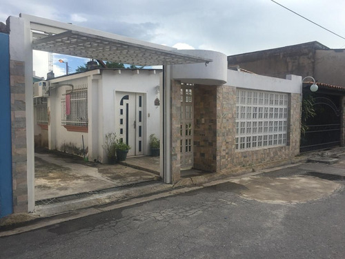 Imagen 27 de 27 de Casa En Venta Urb Las Amazonas Santa Rita 04141291645