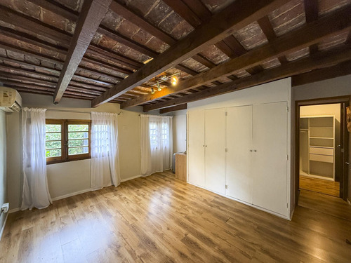Casa De Pasillo De 2 Dormitorios Con Patio Y Parrillero