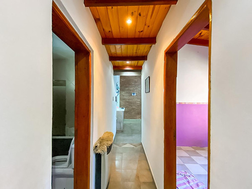 Casa De Tres Dormitorios En Venta En Capitan Bermudez Con Cochera Y Patio
