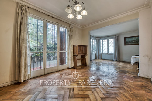 Casa En Venta En Ñuñoa. Preciosa Casa Al Lado Del ...