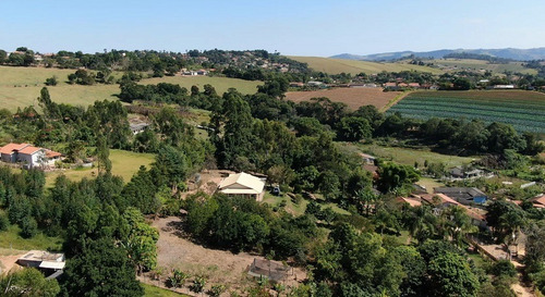 Imagem 2 de 10 de Chácara Com Edificação De 2 Dorm Mais Uma Suite
