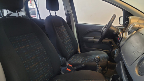 Fiat Uno Uno Vivace 1.0 8V (Flex) 4p