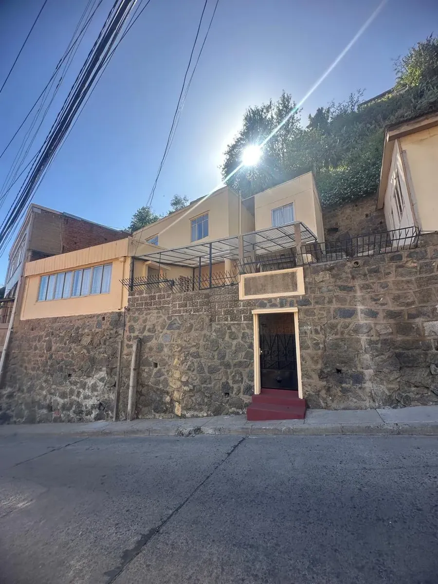 Imagen 1 de 16 de Se Vende Gran Casa En Cerro Florida Valparaiso